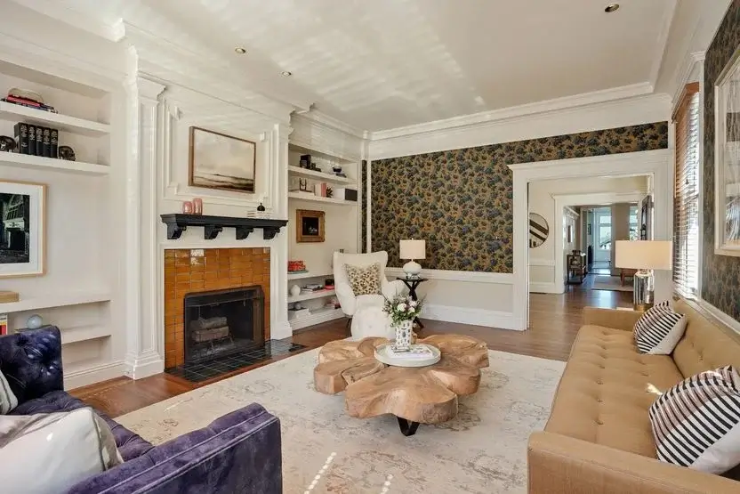 Living room with fireplace(Realtor.com)
