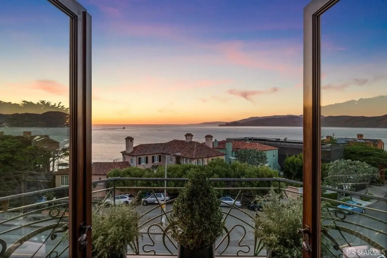 Imagine gazing at the San Francisco Bay from the balcony of your home.(Realtor.com)