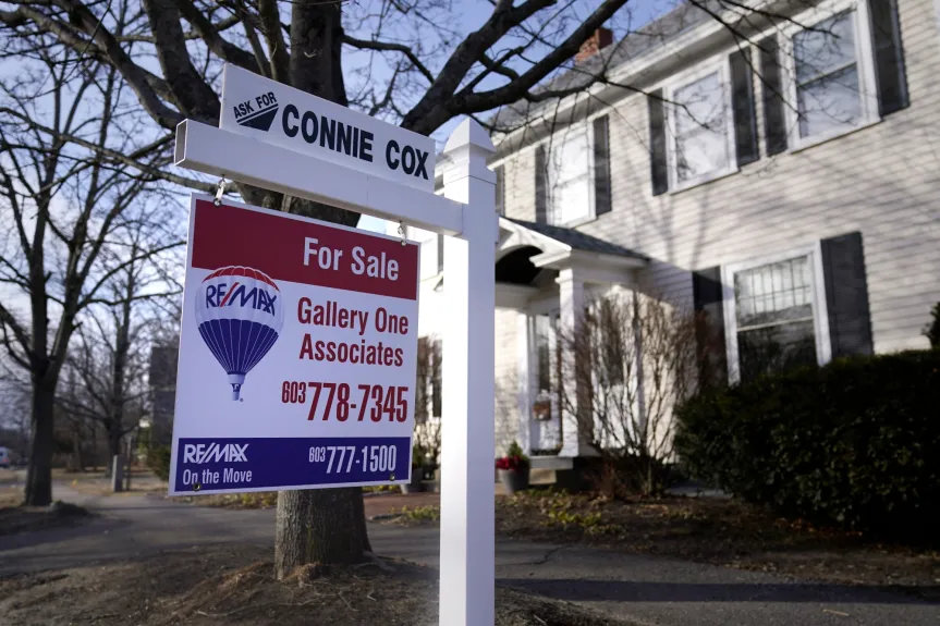 Starting in January, all California homebuyers will need to sign a contract with their agent before making a purchase offer on a home. New Realtor rules already require such contracts before agents can show homes to potential buyers. (File photo by Charles Krupa/The Associated Press)<br />
