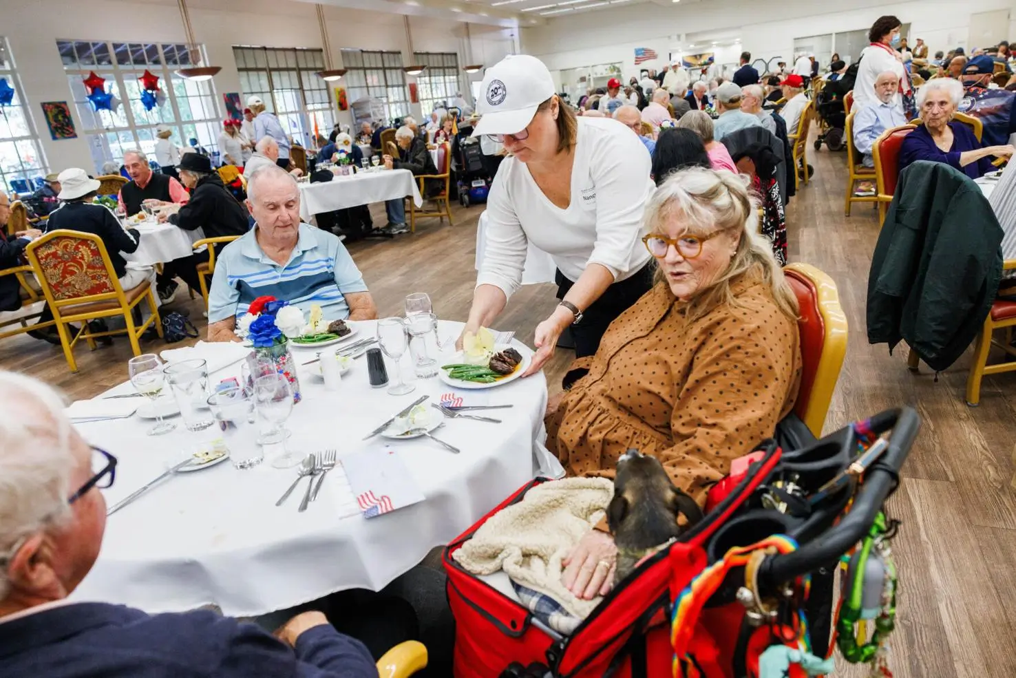 Guests are served lunch during the Annual Celebrity Chefs luncheon for residents of the Yountville<br />
Veterans Home on Wednesday, November 6.<br />
Nick Otto/Register