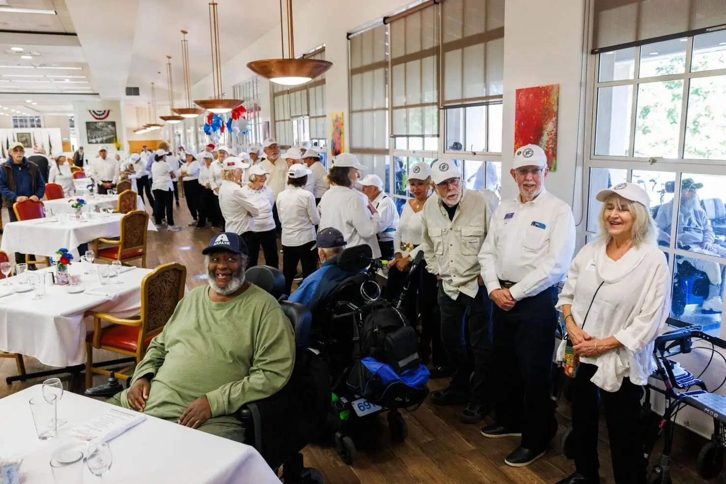 Volunteers gather at the start of the Annual Celebrity Chefs luncheon for residents of the Yountville<br />
Veterans Home on Wednesday, November 6.<br />
Nick Otto/Register