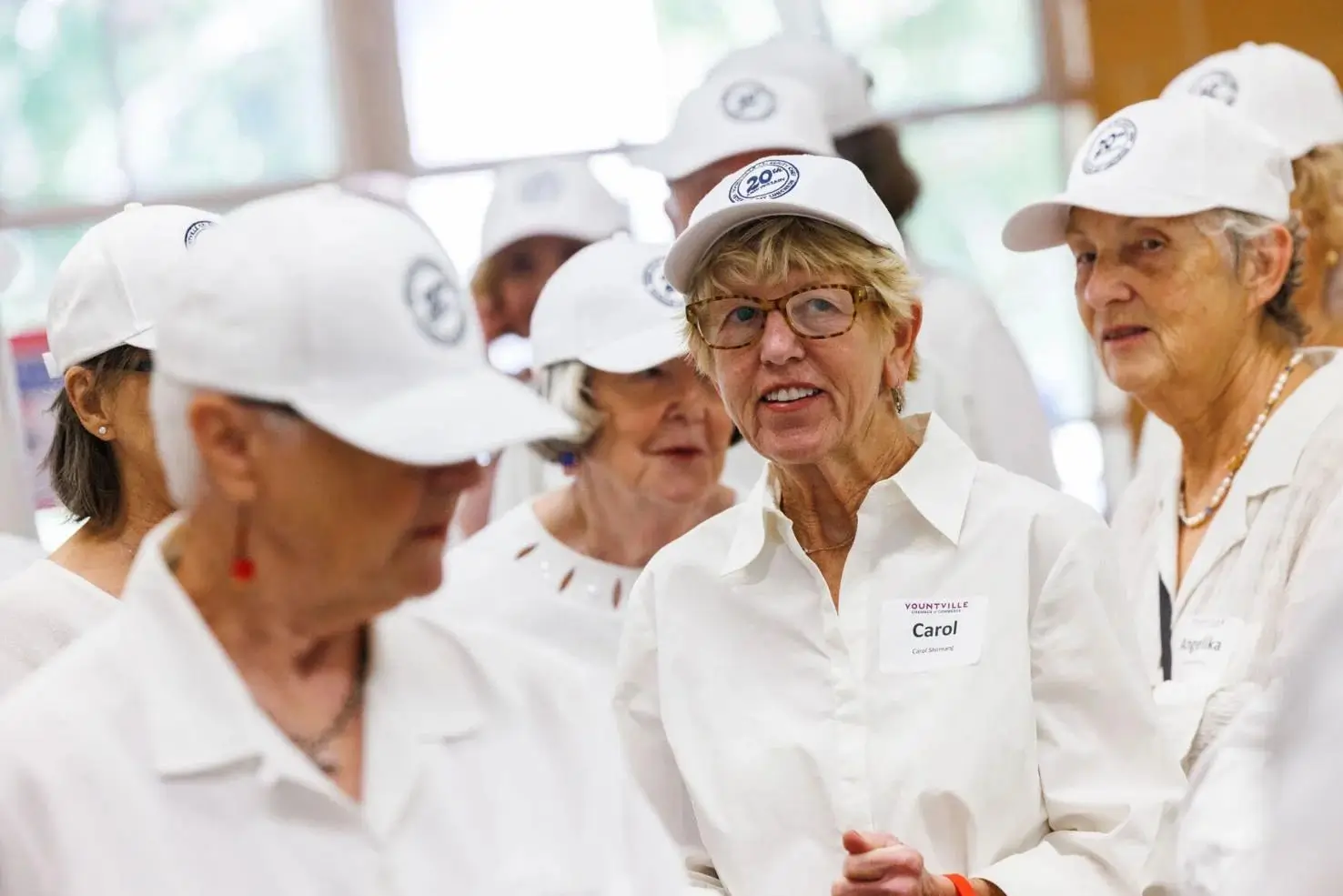 Volunteers gather at the start of the Annual Celebrity Chefs luncheon for residents of the Yountville<br />
Veterans Home on Wednesday, November 6.<br />
Nick Otto/Register