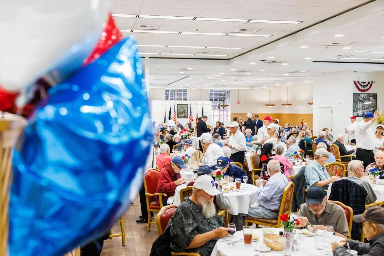 Guests attend the Annual Celebrity Chefs luncheon for residents of the Yountville Veterans Home on<br />
Wednesday, November 6.<br />
Nick Otto/Register