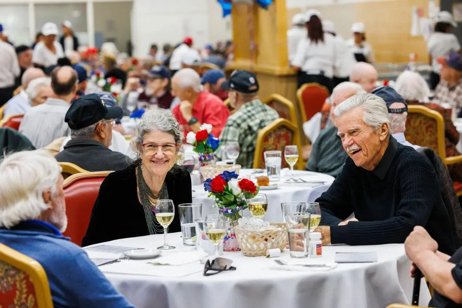 Guests chat during the 20th annual Celebrity Chefs Veterans Day Luncheon for residents of the Yountville<br />
Veterans Home on Wednesday, Nov. 6.<br />
Nick Otto, Register<br />
