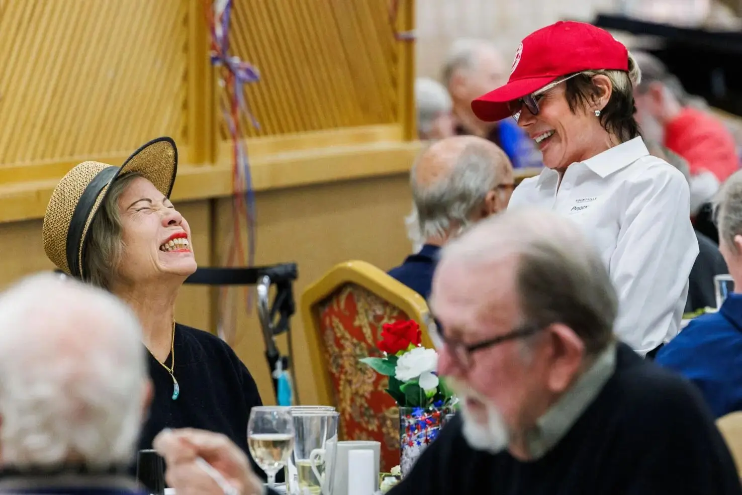 A guest and volunteer meet on Wednesday, Nov. 6 in the Veterans Home of California's dining hall in<br />
Yountville during the annual Celebrity Chefs luncheon for residents.