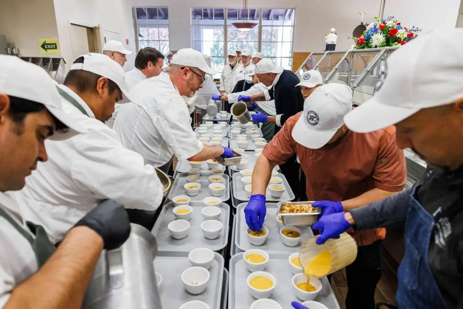 Cooks and volunteers pour soup in the Yountville Veterans Home's dining hall kitchen during the Annual<br />
Celebrity Chefs luncheon for residents on Wednesday, Nov. 6.<br />
Nick Otto, Register