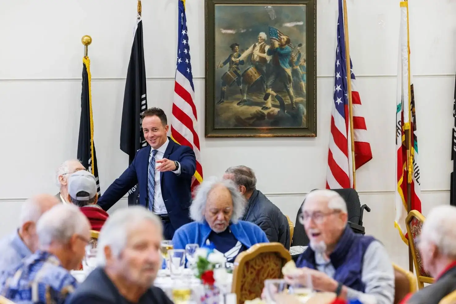 Chaplain Jacob Matchak chats with Yountville Veterans Home residents Wednesday, Nov. 6 during the<br />
home's 20th annual Celebrity Chefs Veterans Day Luncheon.<br />
Nick Otto, Register