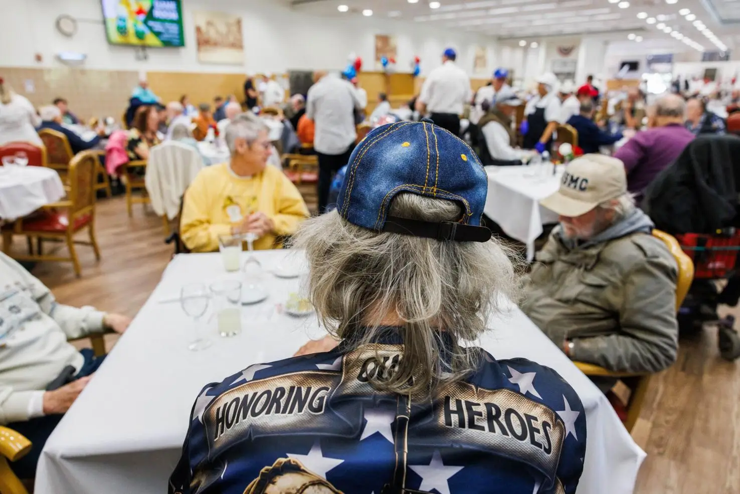 A guest wears a shirt honoring military veterans during the annual Celebrity Chefs luncheon for residents<br />
of the Yountville Veterans Home on Wednesday, Nov. 6.<br />
Nick Otto, Register