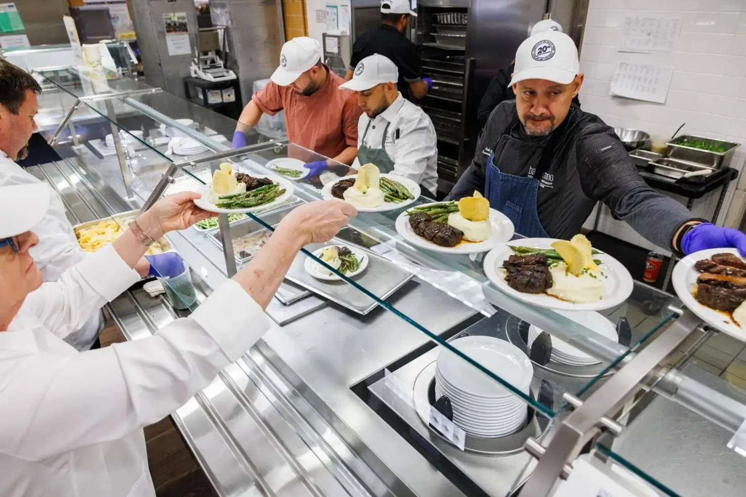 Cooks and volunteers plate food at the Annual Celebrity Chefs luncheon for residents of the Yountville<br />
Veterans Home on Wednesday, November 6.<br />
Nick Otto/Register<br />
